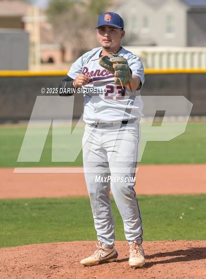 Thumbnail 2 in Warren vs. Poston Butte (Pinon/Huffman Memorial Invitational) photogallery.
