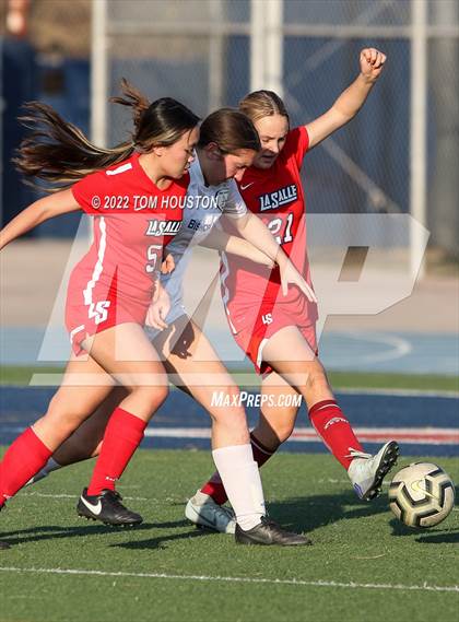 Thumbnail 3 in Bishop Amat @ La Salle photogallery.