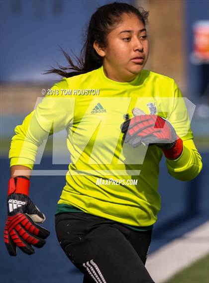 Thumbnail 2 in St. Genevieve vs. Etiwanda photogallery.