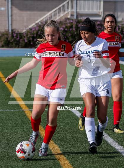 Thumbnail 3 in St. Genevieve vs. Etiwanda photogallery.