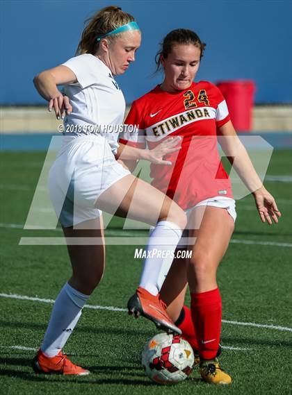 Thumbnail 3 in St. Genevieve vs. Etiwanda photogallery.