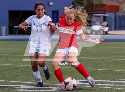 Thumbnail 2 in St. Genevieve vs. Etiwanda photogallery.