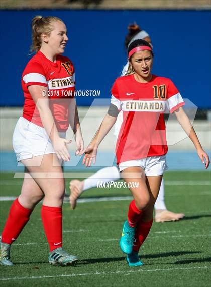 Thumbnail 1 in St. Genevieve vs. Etiwanda photogallery.