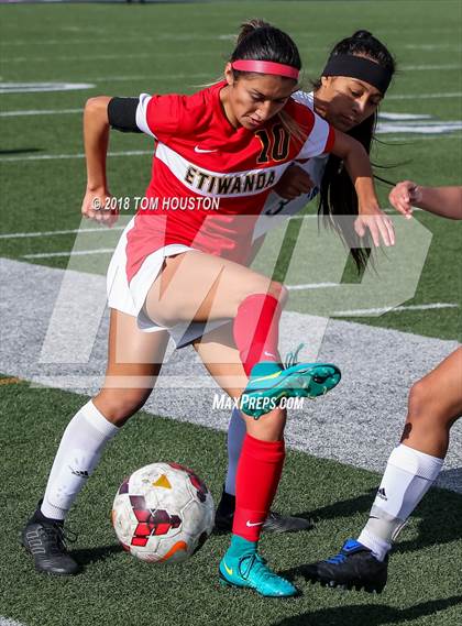 Thumbnail 1 in St. Genevieve vs. Etiwanda photogallery.