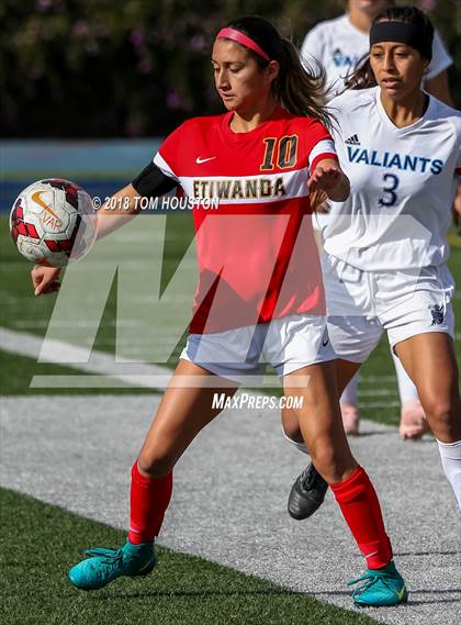 Thumbnail 3 in St. Genevieve vs. Etiwanda photogallery.