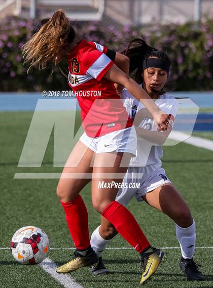 Thumbnail 1 in St. Genevieve vs. Etiwanda photogallery.