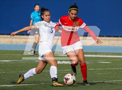 Thumbnail 2 in St. Genevieve vs. Etiwanda photogallery.