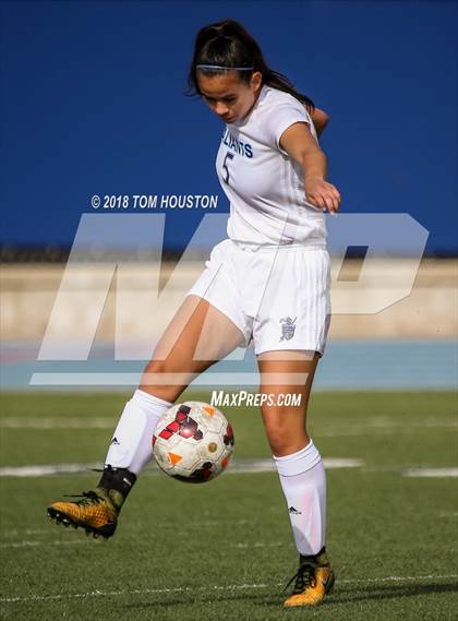 Thumbnail 3 in St. Genevieve vs. Etiwanda photogallery.