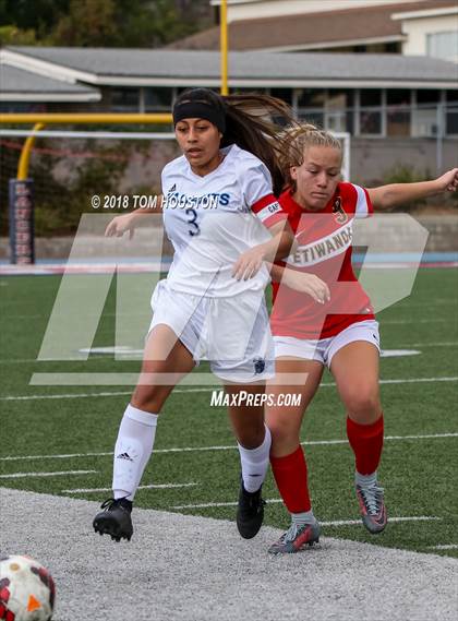 Thumbnail 3 in St. Genevieve vs. Etiwanda photogallery.