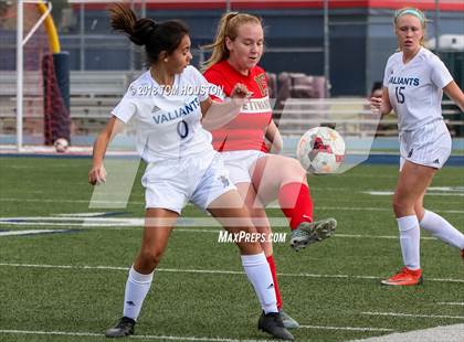 Thumbnail 3 in St. Genevieve vs. Etiwanda photogallery.