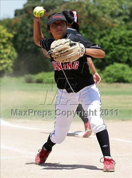 Thumbnail 1 in West vs. Banning (El Segundo Tournament) photogallery.