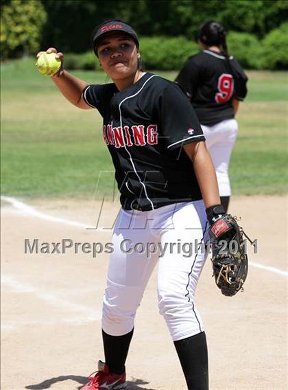Thumbnail 1 in West vs. Banning (El Segundo Tournament) photogallery.