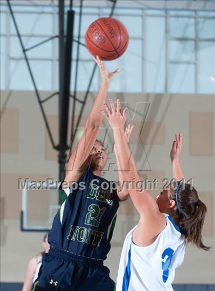 Thumbnail 2 in Bishop vs Del Norte (So Cal Holiday Prep Classic) photogallery.