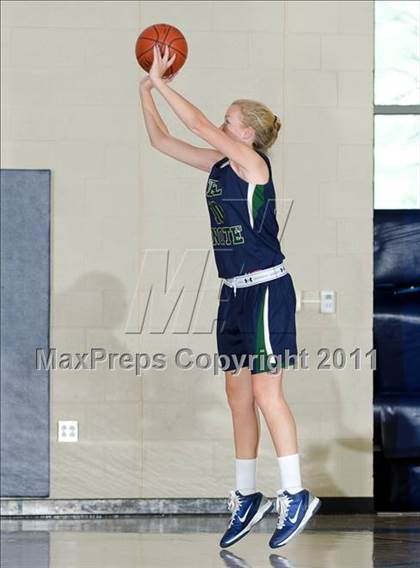 Thumbnail 2 in Bishop vs Del Norte (So Cal Holiday Prep Classic) photogallery.