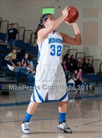 Thumbnail 2 in Bishop vs Del Norte (So Cal Holiday Prep Classic) photogallery.