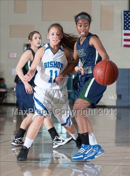 Thumbnail 1 in Bishop vs Del Norte (So Cal Holiday Prep Classic) photogallery.