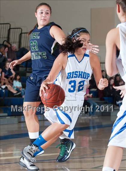 Thumbnail 1 in Bishop vs Del Norte (So Cal Holiday Prep Classic) photogallery.