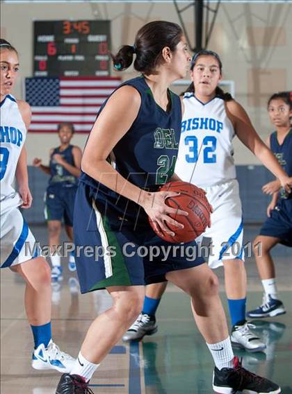 Thumbnail 3 in Bishop vs Del Norte (So Cal Holiday Prep Classic) photogallery.