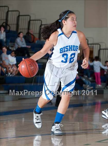 Thumbnail 2 in Bishop vs Del Norte (So Cal Holiday Prep Classic) photogallery.