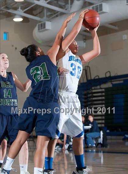 Thumbnail 1 in Bishop vs Del Norte (So Cal Holiday Prep Classic) photogallery.