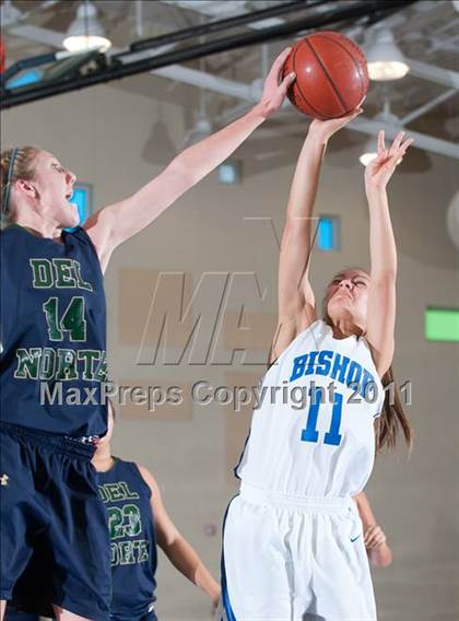 Thumbnail 2 in Bishop vs Del Norte (So Cal Holiday Prep Classic) photogallery.