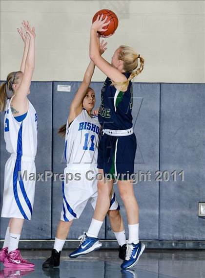 Thumbnail 2 in Bishop vs Del Norte (So Cal Holiday Prep Classic) photogallery.