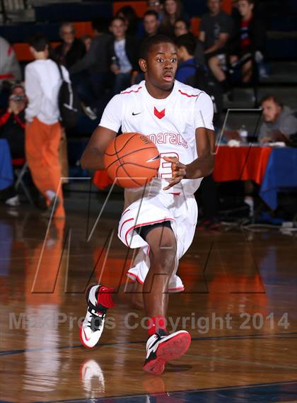 Thumbnail 1 in Mater Dei vs. Constitution (Tarkanian Classic) photogallery.