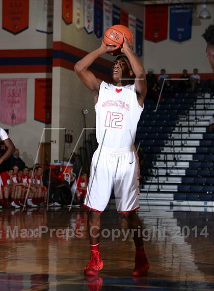 Thumbnail 3 in Mater Dei vs. Constitution (Tarkanian Classic) photogallery.