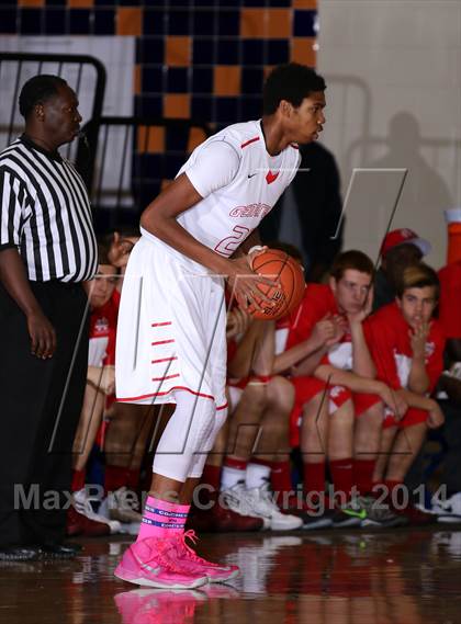 Thumbnail 3 in Mater Dei vs. Constitution (Tarkanian Classic) photogallery.