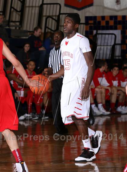 Thumbnail 2 in Mater Dei vs. Constitution (Tarkanian Classic) photogallery.