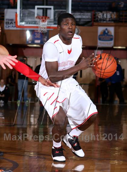 Thumbnail 1 in Mater Dei vs. Constitution (Tarkanian Classic) photogallery.