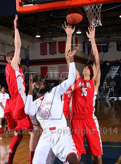 Thumbnail 1 in Mater Dei vs. Constitution (Tarkanian Classic) photogallery.