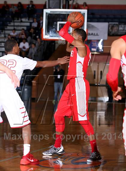 Thumbnail 1 in Mater Dei vs. Constitution (Tarkanian Classic) photogallery.