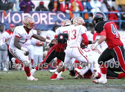 Thumbnail 2 in Lafayette vs. St. Stanislaus (MHSAA Class 4A Final) photogallery.