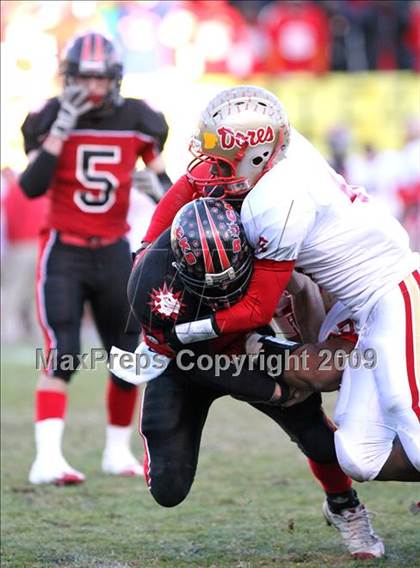 Thumbnail 2 in Lafayette vs. St. Stanislaus (MHSAA Class 4A Final) photogallery.