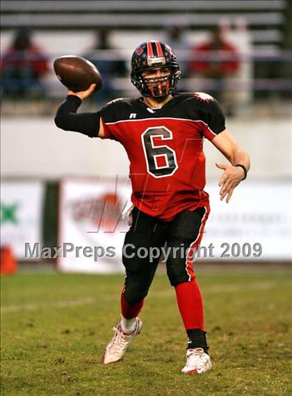 Thumbnail 2 in Lafayette vs. St. Stanislaus (MHSAA Class 4A Final) photogallery.