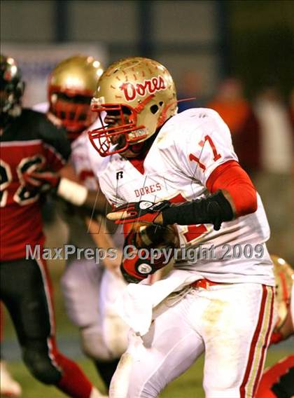 Thumbnail 1 in Lafayette vs. St. Stanislaus (MHSAA Class 4A Final) photogallery.