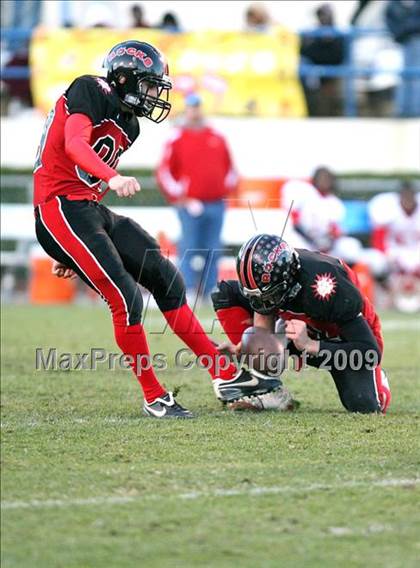 Thumbnail 1 in Lafayette vs. St. Stanislaus (MHSAA Class 4A Final) photogallery.