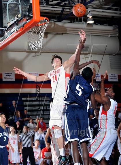 Thumbnail 2 in Mater Dei vs. Our Savior New American (Tarkanian Classic) photogallery.