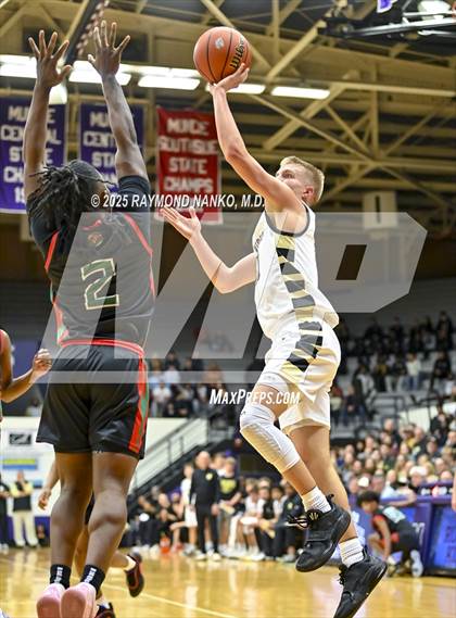 Thumbnail 2 in Anderson vs. Mt. Vernon (IHSAA 4A Section 9 Semifinal)  photogallery.