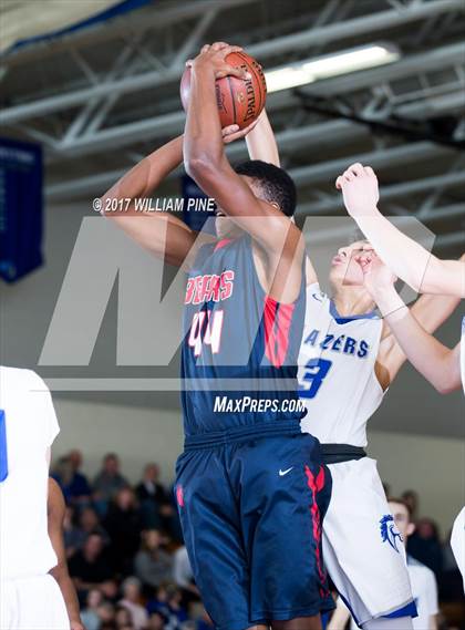 Thumbnail 2 in Millbrook vs. Tri-Valley (Section 9 Class C Final) photogallery.