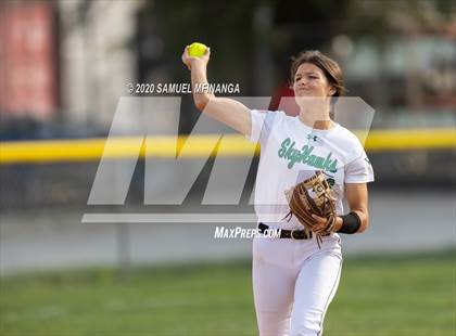 Thumbnail 3 in Skutt Catholic vs. Fremont photogallery.