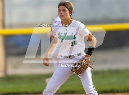 Thumbnail 3 in Skutt Catholic vs. Fremont photogallery.