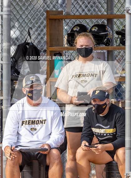 Thumbnail 1 in Skutt Catholic vs. Fremont photogallery.