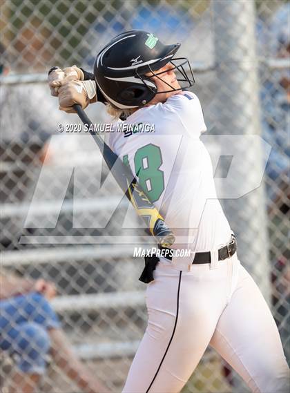 Thumbnail 2 in Skutt Catholic vs. Fremont photogallery.