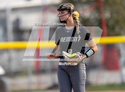 Thumbnail 3 in Skutt Catholic vs. Fremont photogallery.
