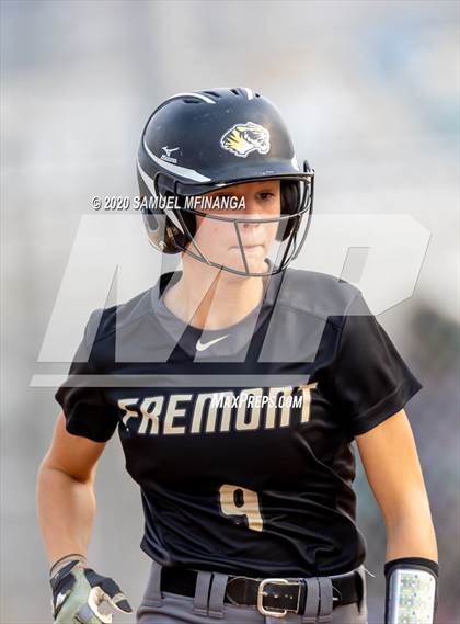 Thumbnail 1 in Skutt Catholic vs. Fremont photogallery.