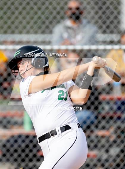 Thumbnail 3 in Skutt Catholic vs. Fremont photogallery.