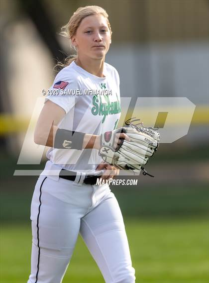 Thumbnail 3 in Skutt Catholic vs. Fremont photogallery.