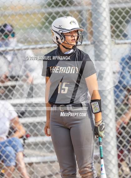 Thumbnail 2 in Skutt Catholic vs. Fremont photogallery.